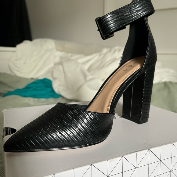 Call it spring black heels - Picture 2 of 3